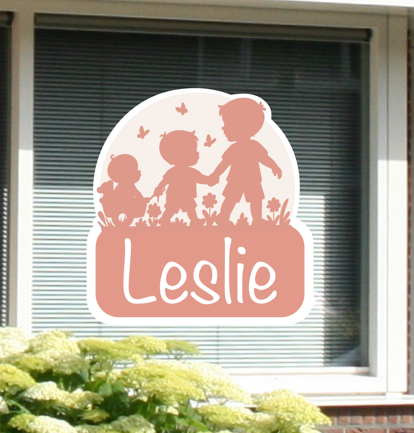 Geboortesticker met naam en de silhouet van een broer, broertje, zusje