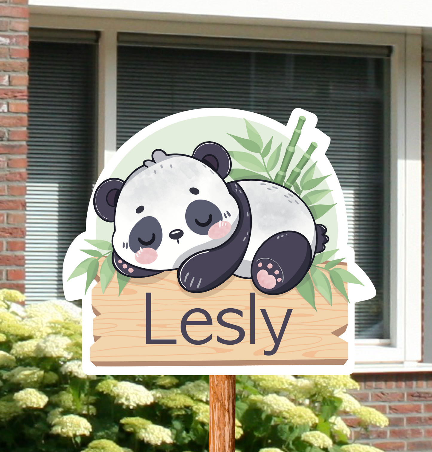 Geboortebord voor in de tuin met naam en de afbeelding van een super schattige Panda.