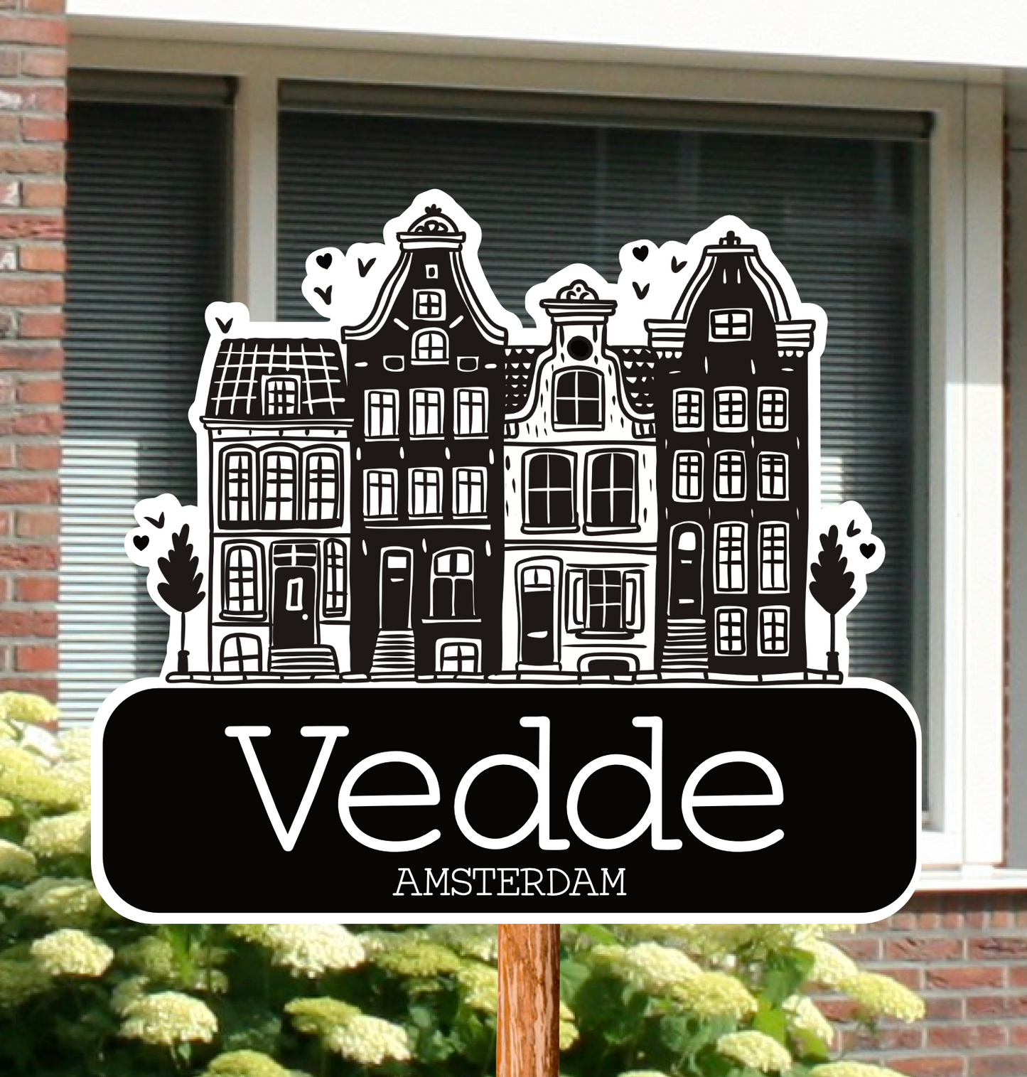 Geboortebord voor in de tuin met Amsterdamse grachten huisjes. Gepersonaliseerd met naam en plaatsnaam.