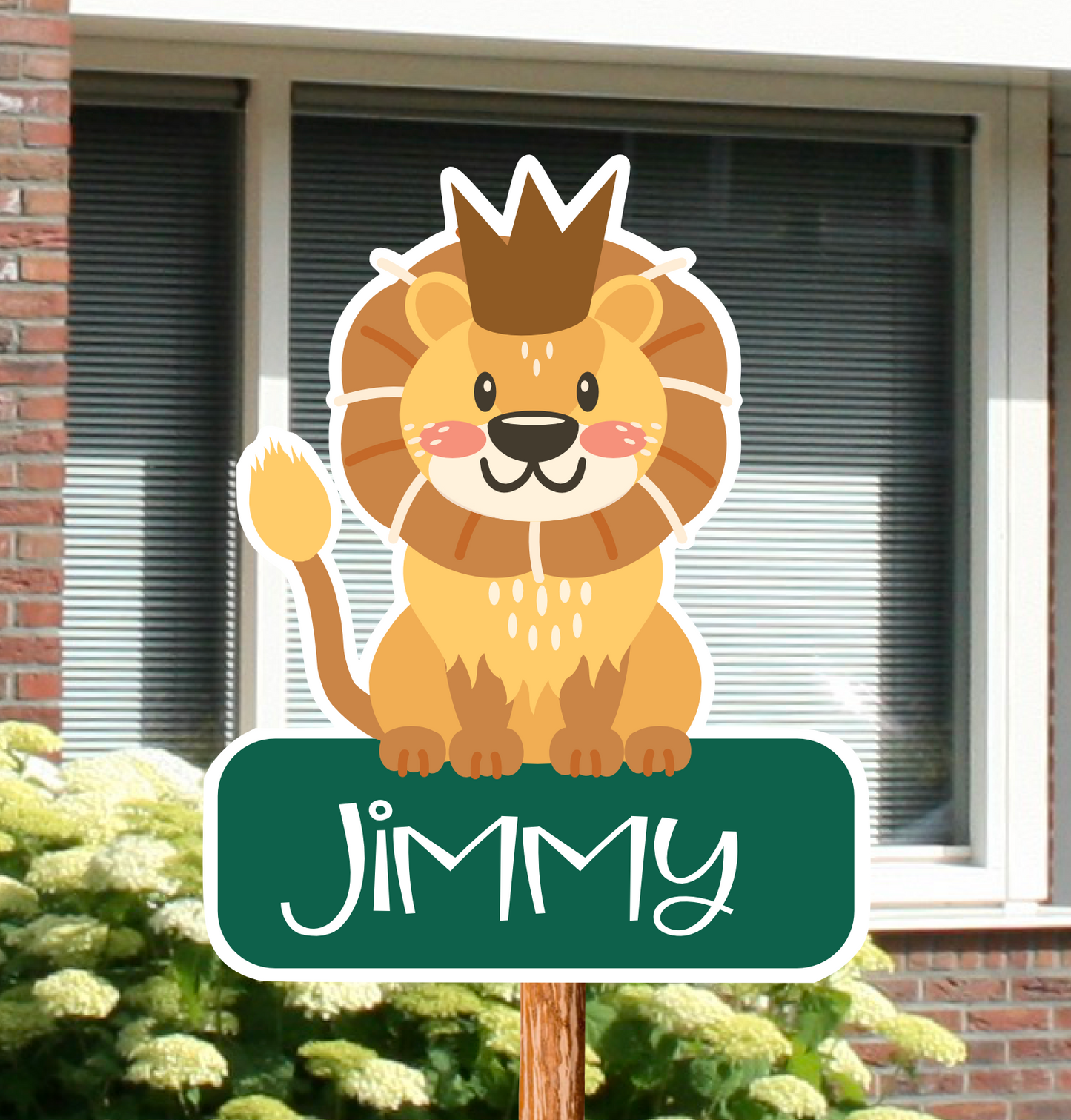 Geboortebord voor in de tuin met een leeuw, gepersonaliseerd met naam.