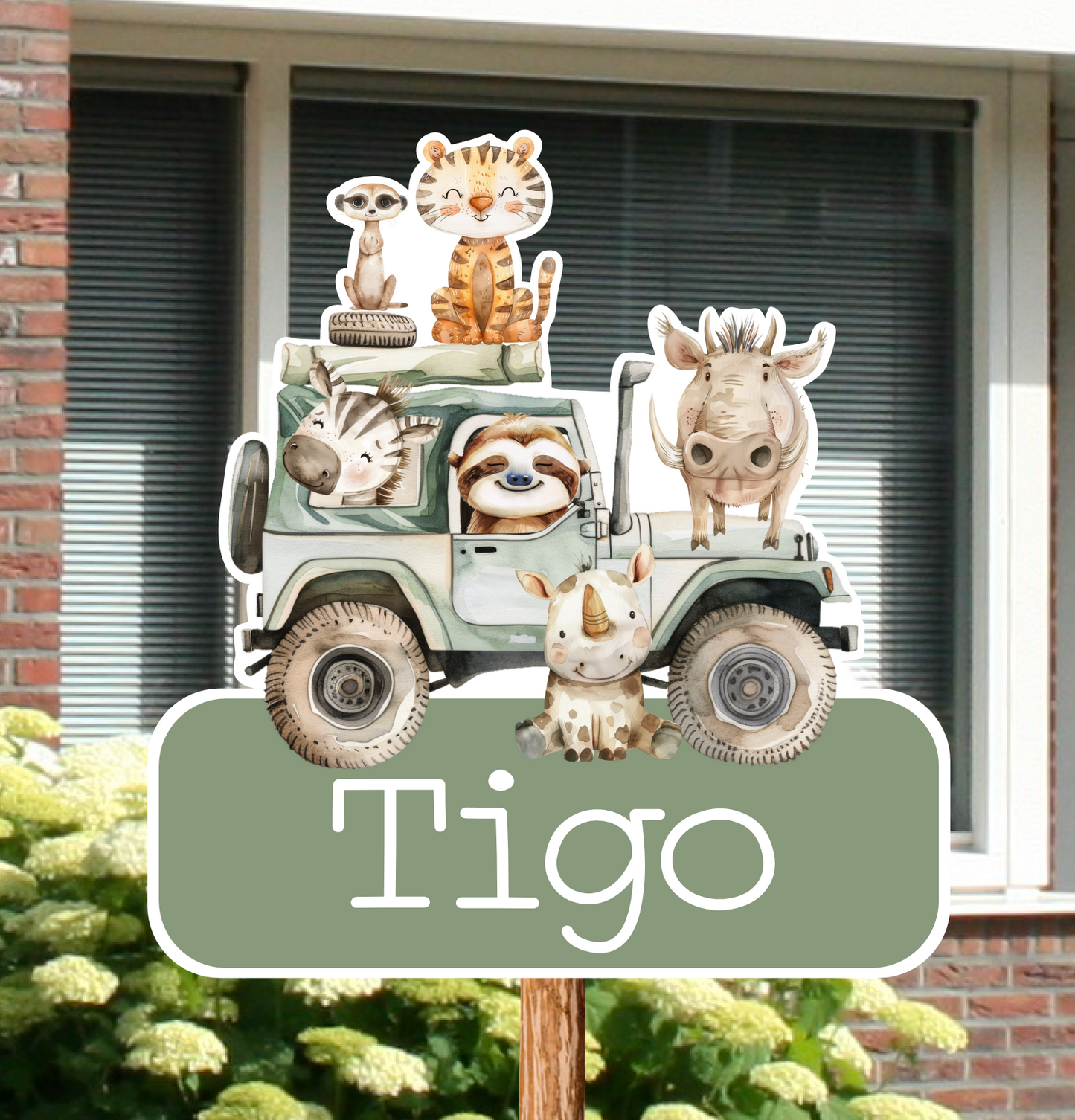 Geboortebord voor in de tuin met allemaal wilde dieren in een Jeep.