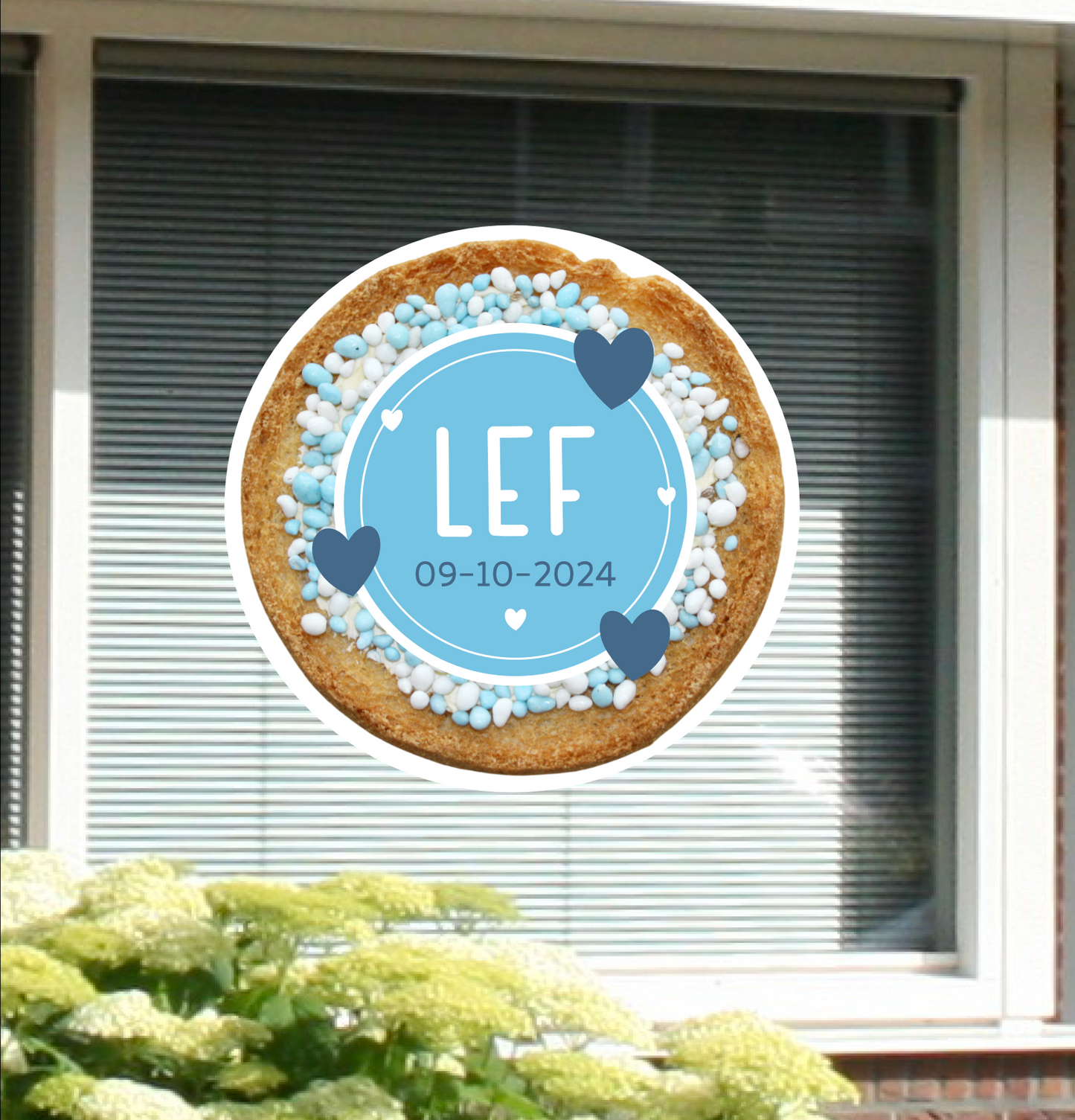 Geboortesticker van beschuit met muisjes gepersonaliseerd met naam en geboortedatum