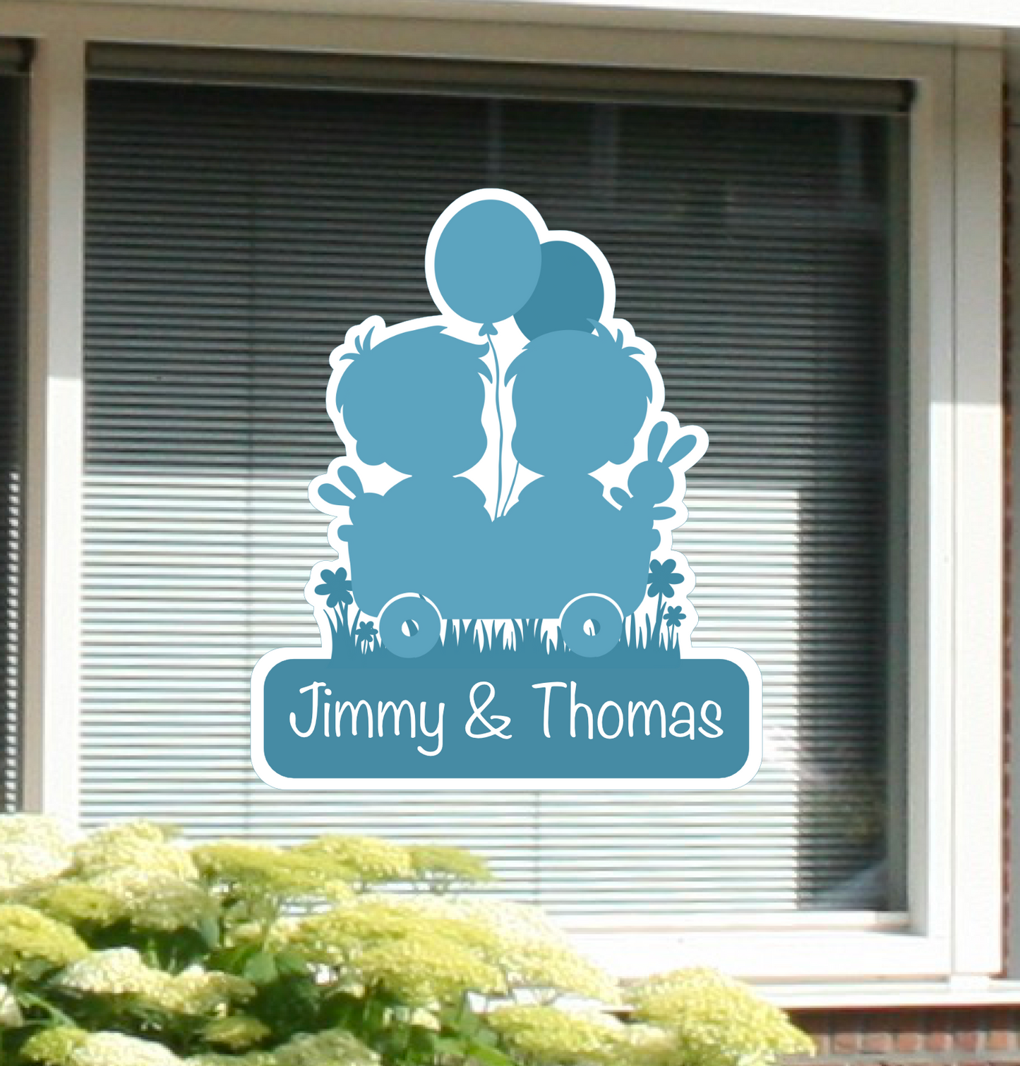 Geboortesticker met silhouet van een tweeling, twee jongens gepersonaliseerd met naam.