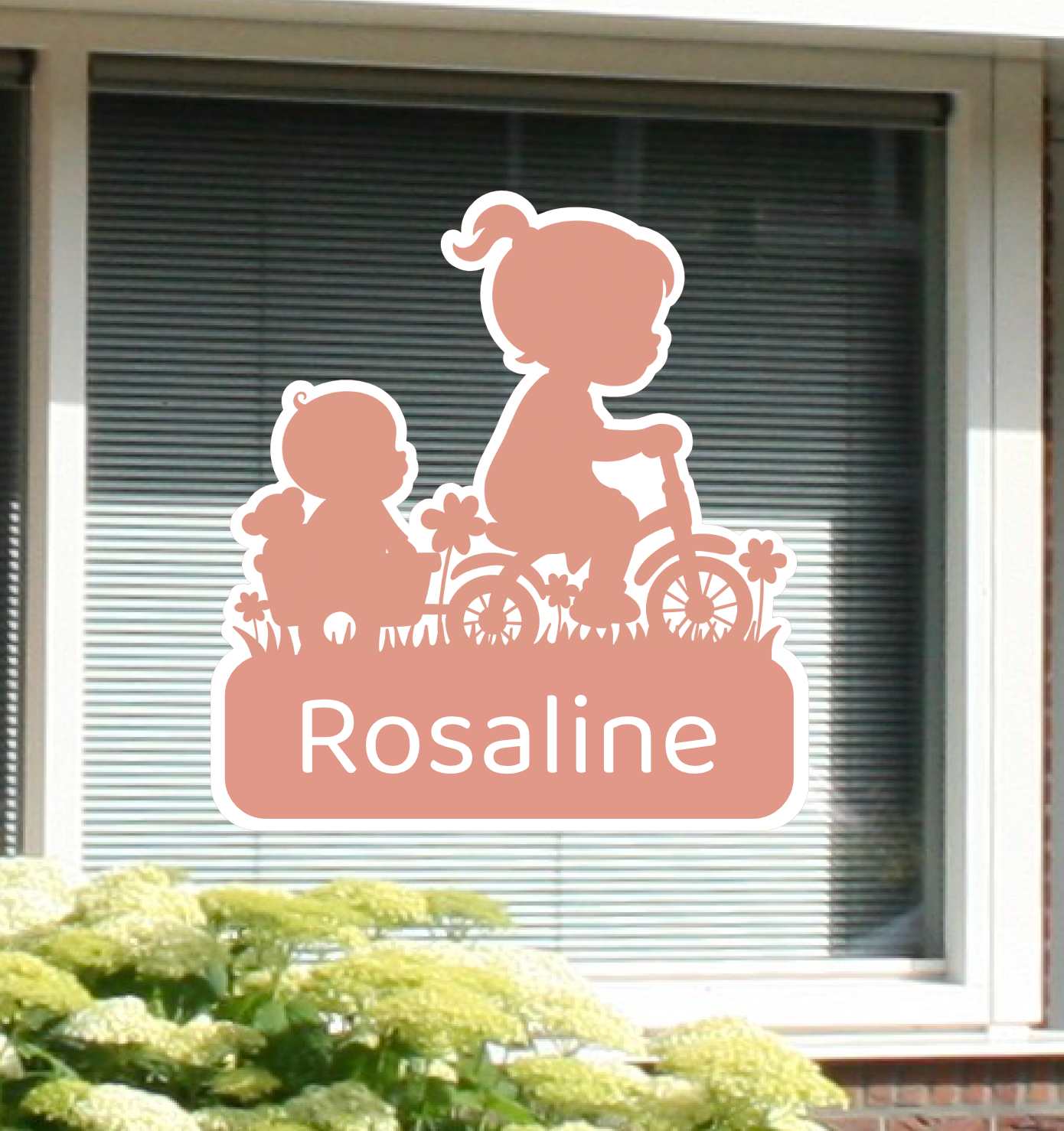 Geboortesticker voor in de tuin , met naam en de silhouet van twee zusjes