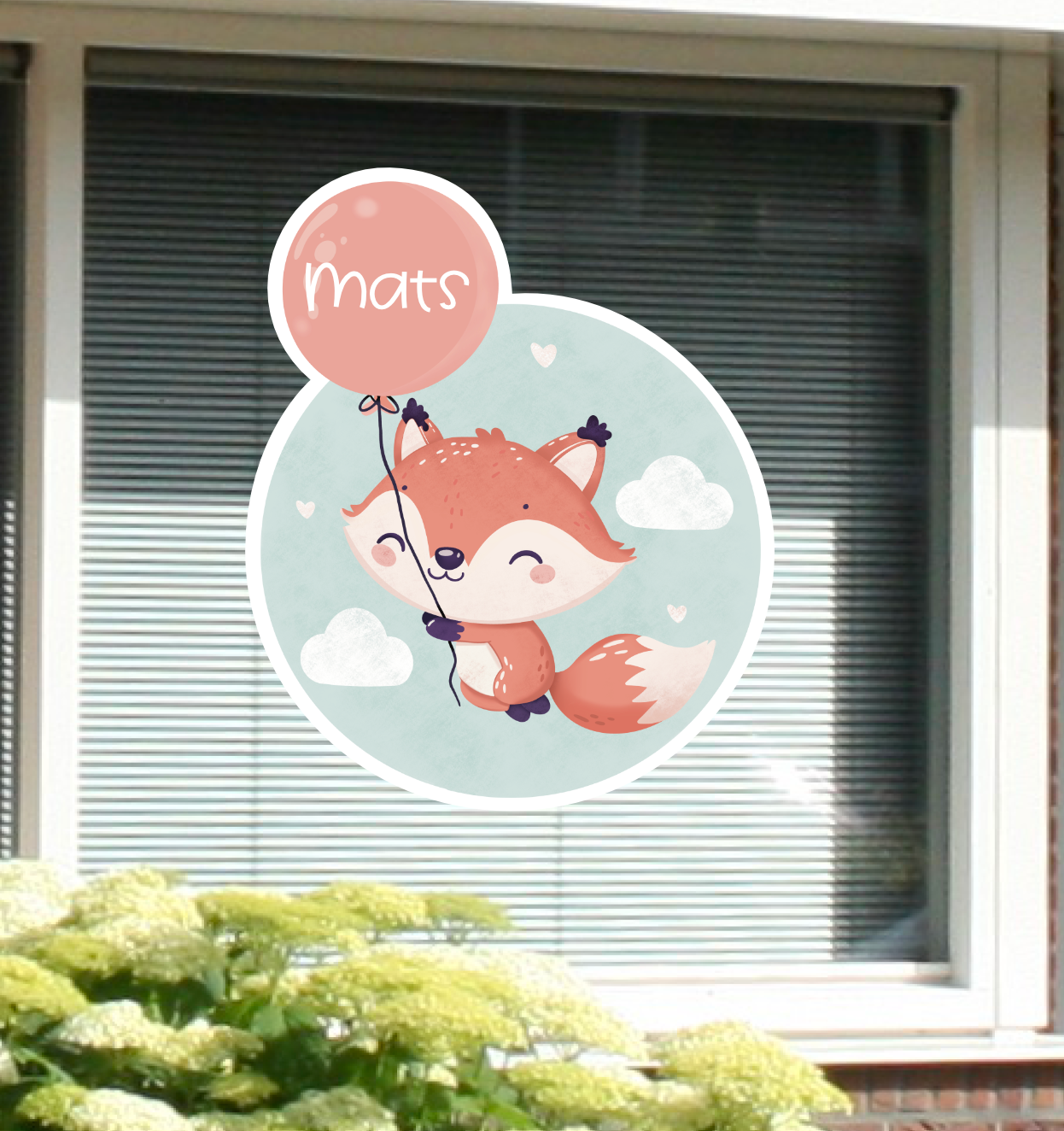 Geboortesticker met naam, en de illustratie van een vosje.