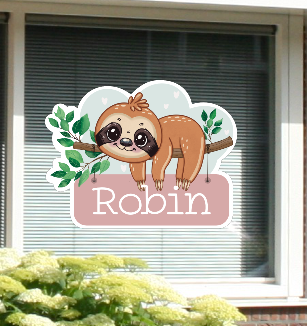 Geboortesticker met naam, en de illustratie van een luiaard.