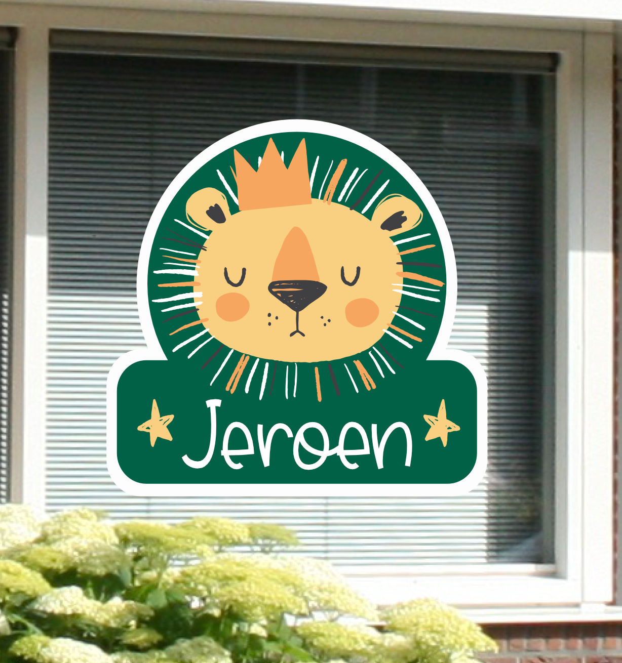 Geboortesticker met naam en de illustratie van een leeuw.