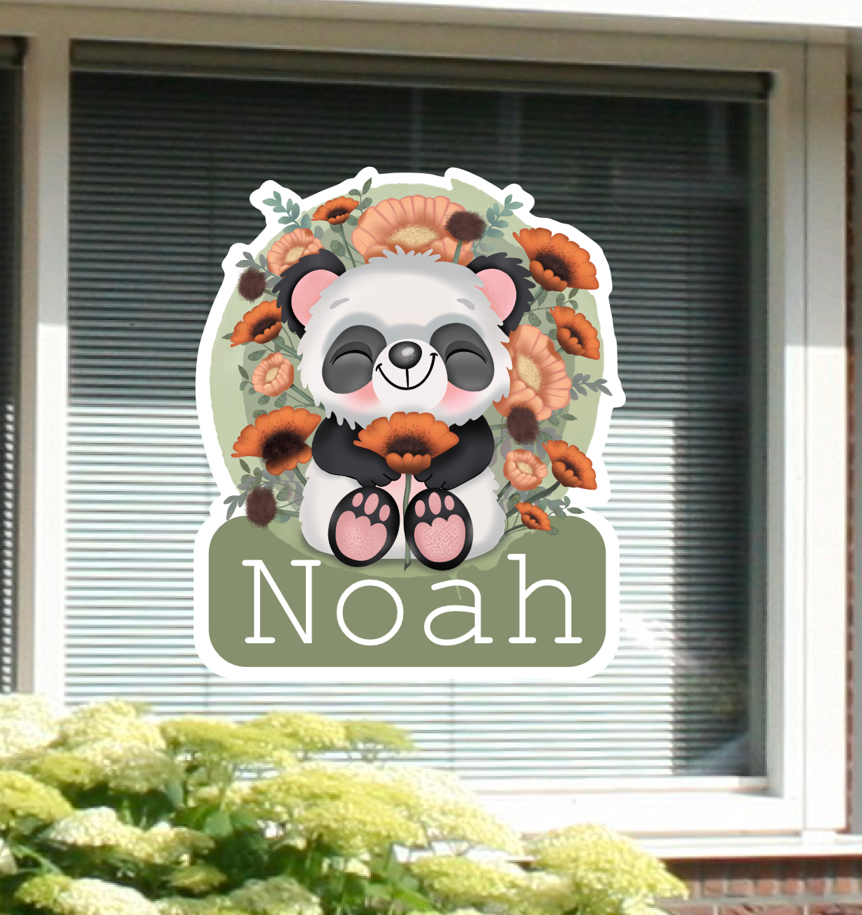 Geboortesticker met naam, en de illustratie van een pandabeer.