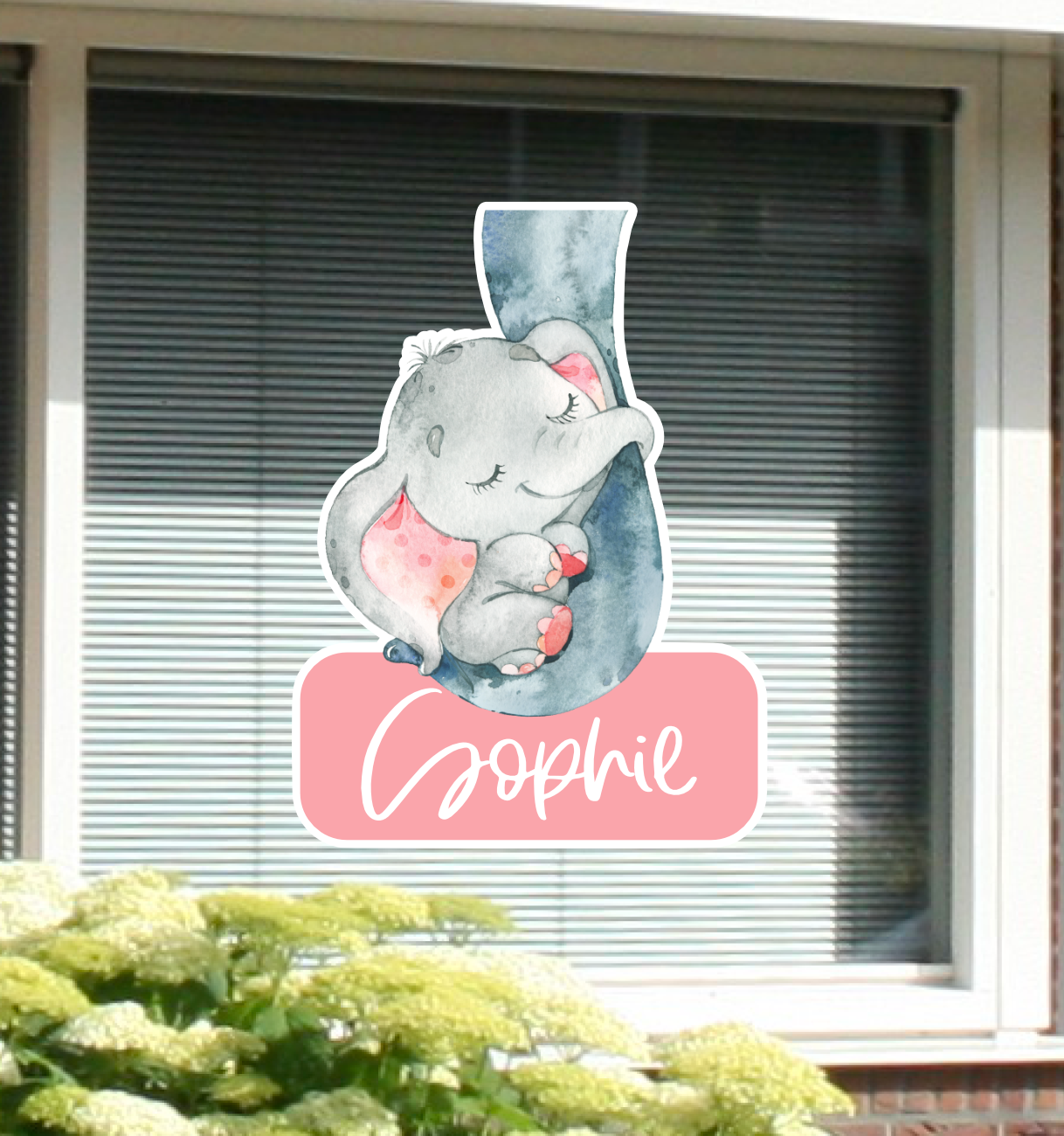 Geboortesticker met naam, en de illustratie van een olifantje.