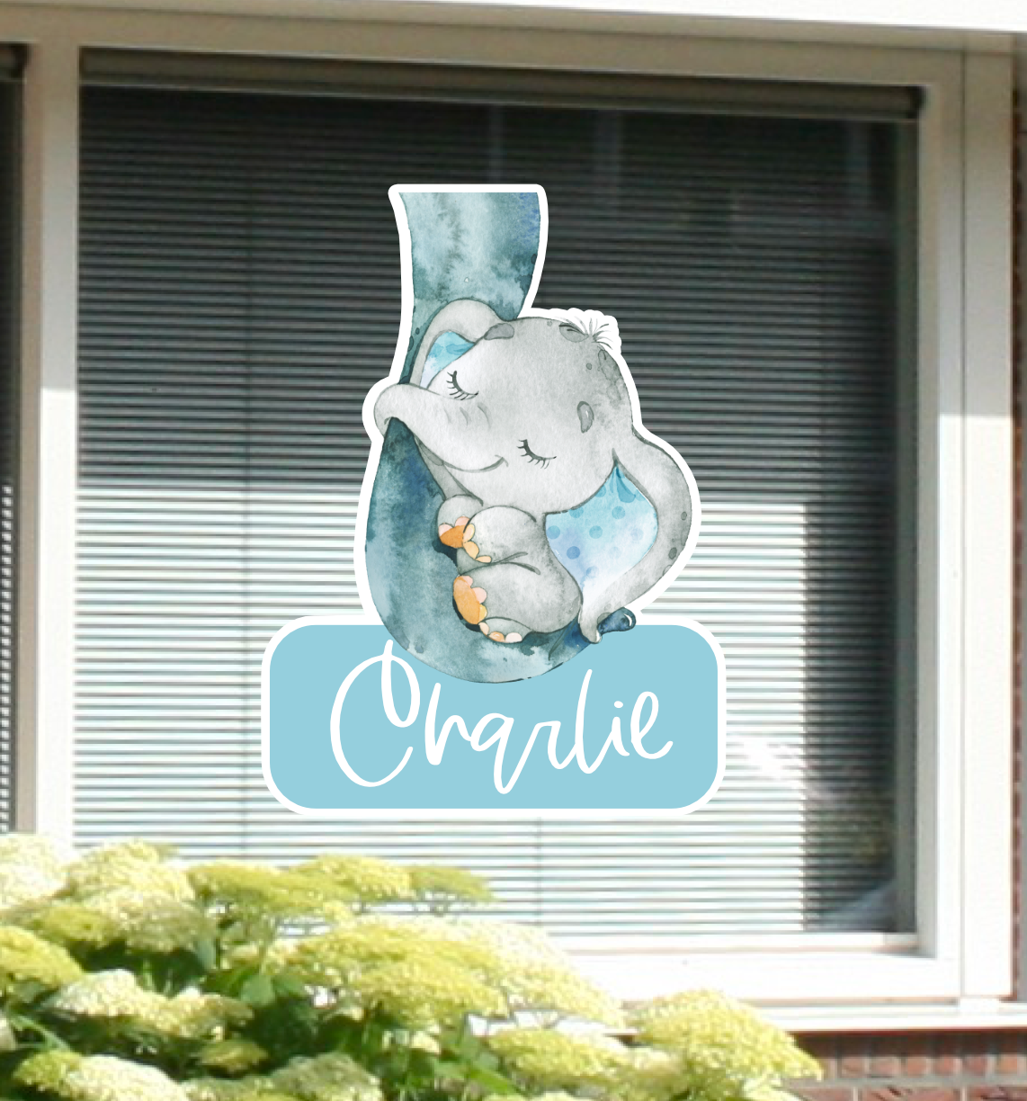 Geboortesticker met naam, en de illustratie van een olifantje