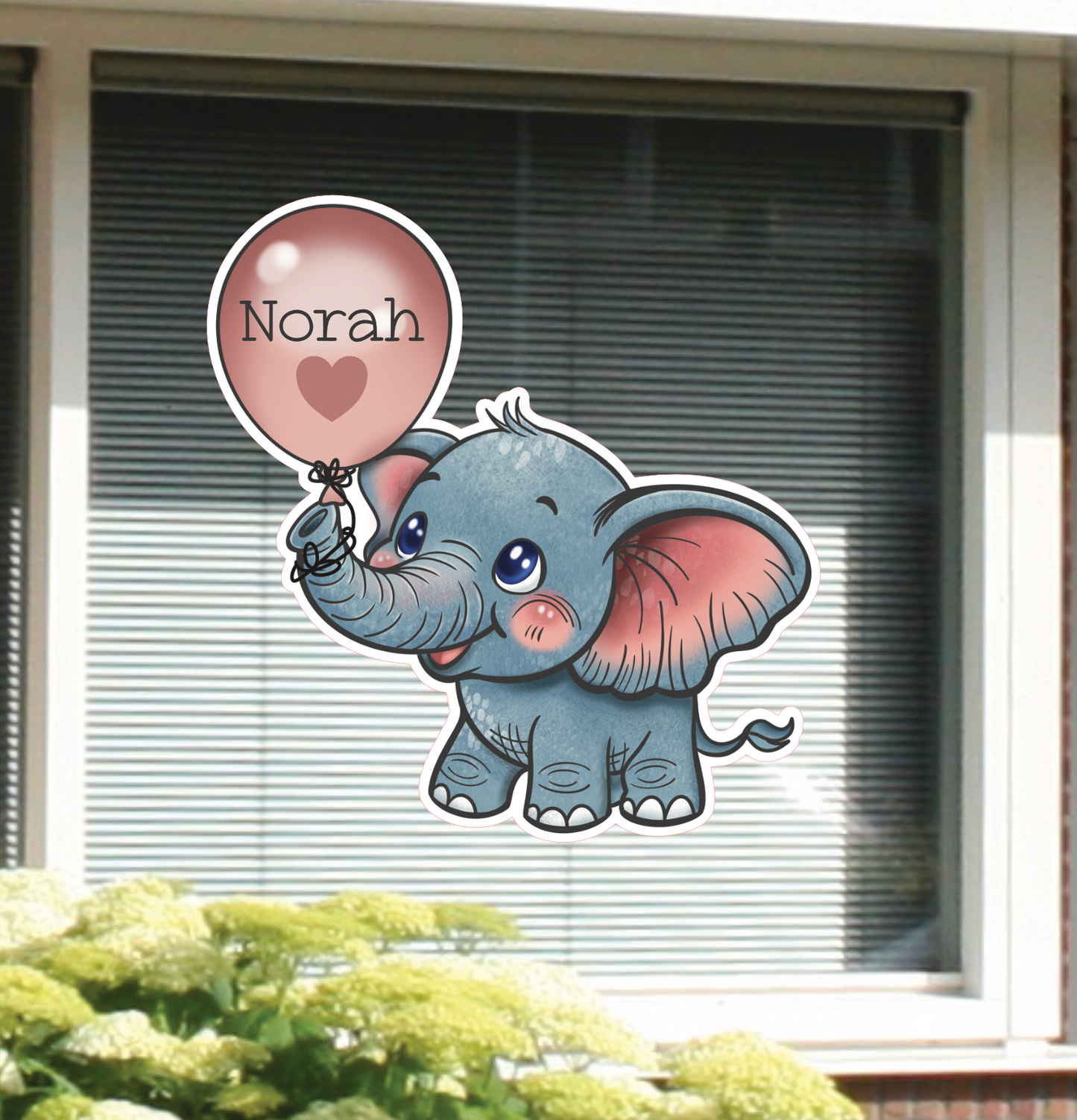 Geboortesticker met naam, en de illustratie van een olifantje.
