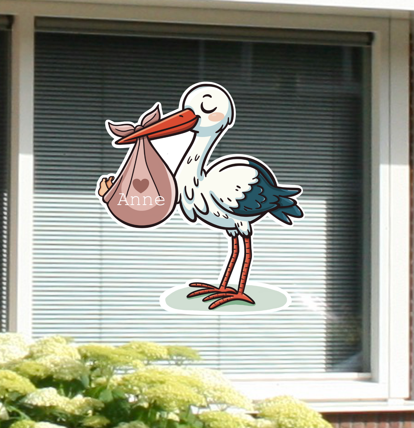Geboortesticker met naam. Op de geboortesticker staat een ooievaar.