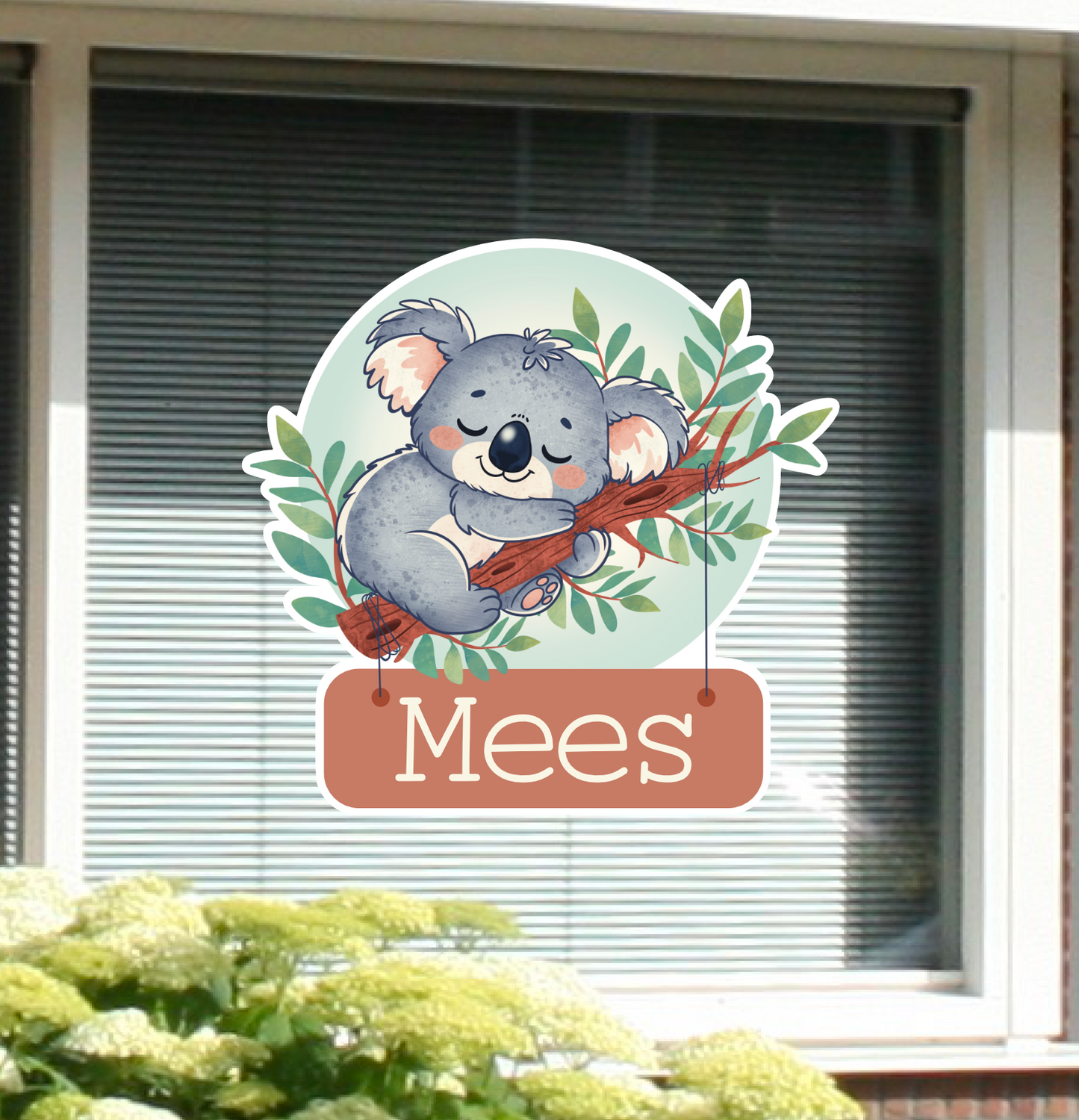 Geboortesticker met naam, en de illustratie van een koala.