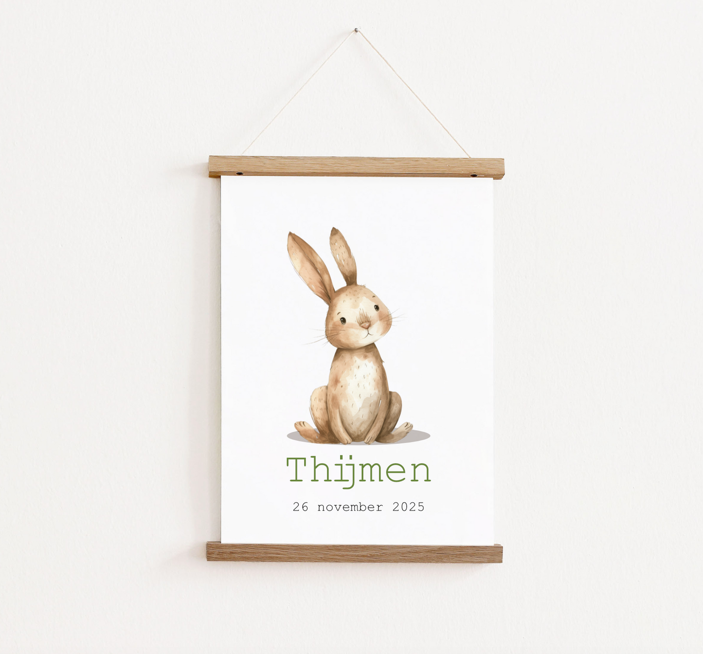 Poster met posterhangers, gepersonaliseerd met naam. Op de poster staat een konijntje