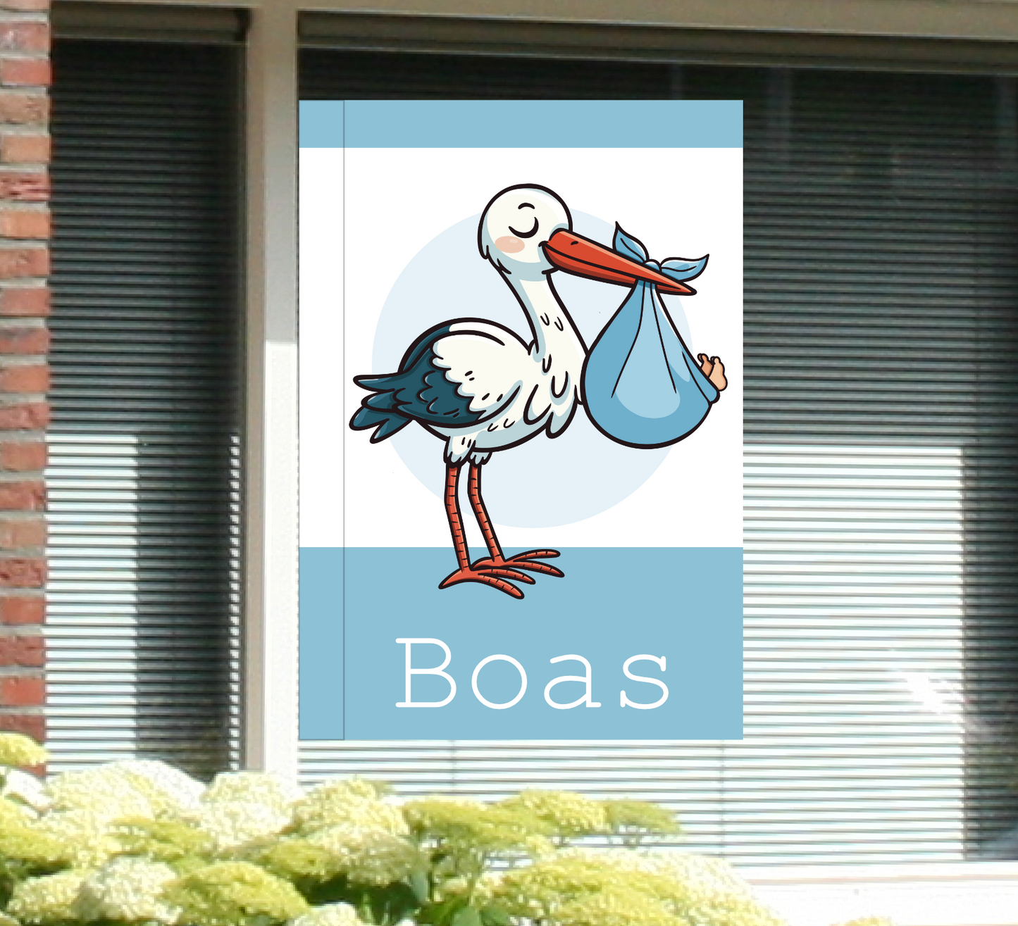 Geboortebord voor op het raam met naam en de illustratie van een ooievaar.