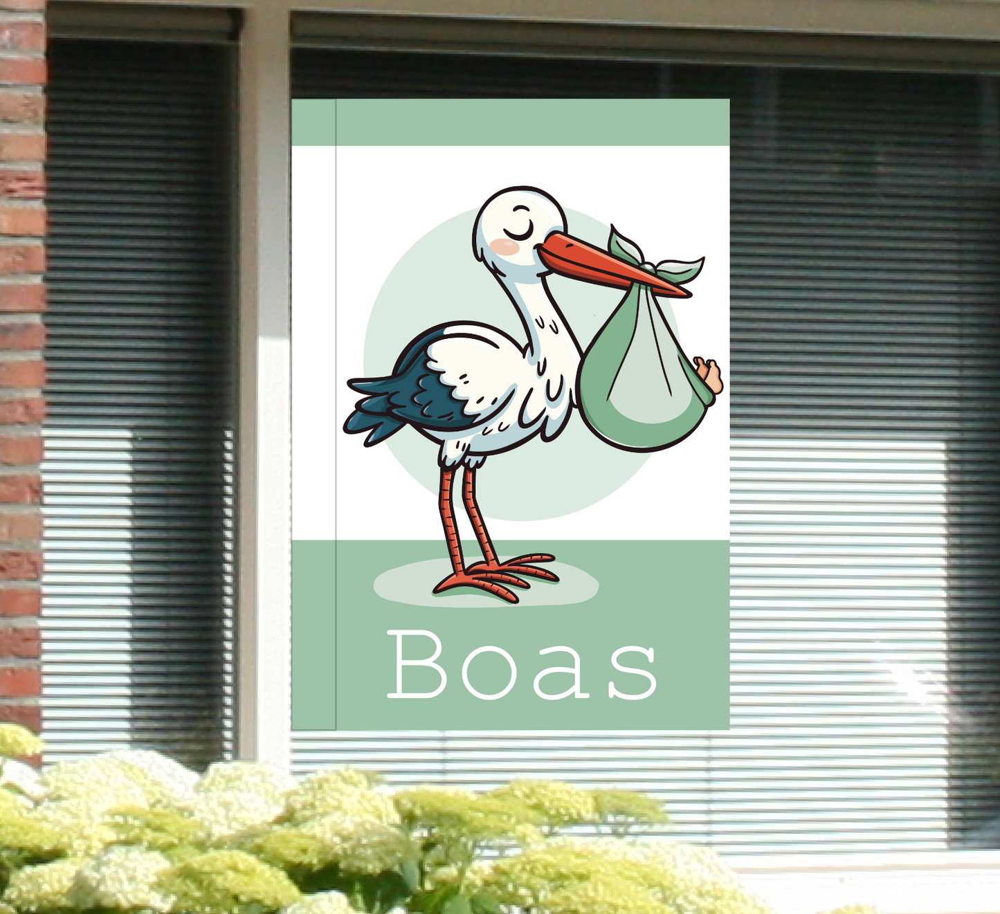 Geboortebord voor op het raam met naam en de illustratie van een ooievaar.