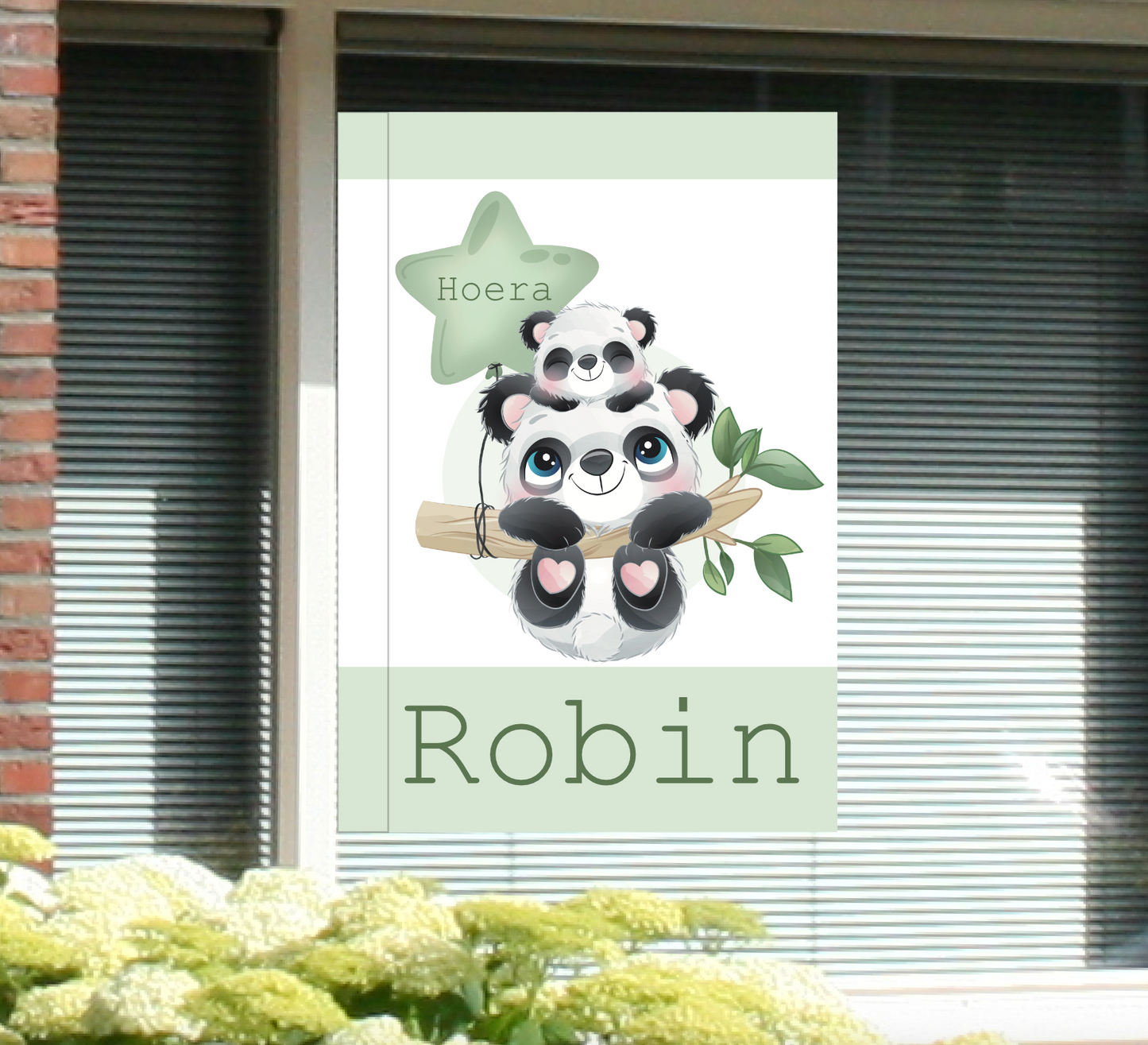 Makelaars geboortebord met naam en de illustratie van een pandabeer met ballon