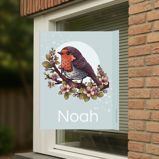 Geboortebord voor op het raam met naam en de afbeelding van een schattig roodborstje