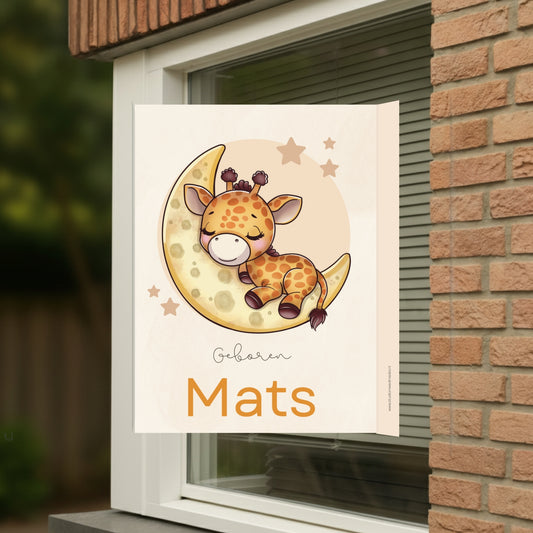 Geboortebord voor op het raam met naam en de afbeelding van een schattig girafje
