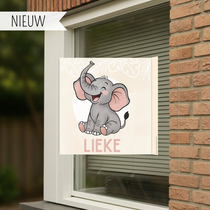 Geboortebord voor op het raam van een schattig olifantje, gepersonaliseerd met naam.