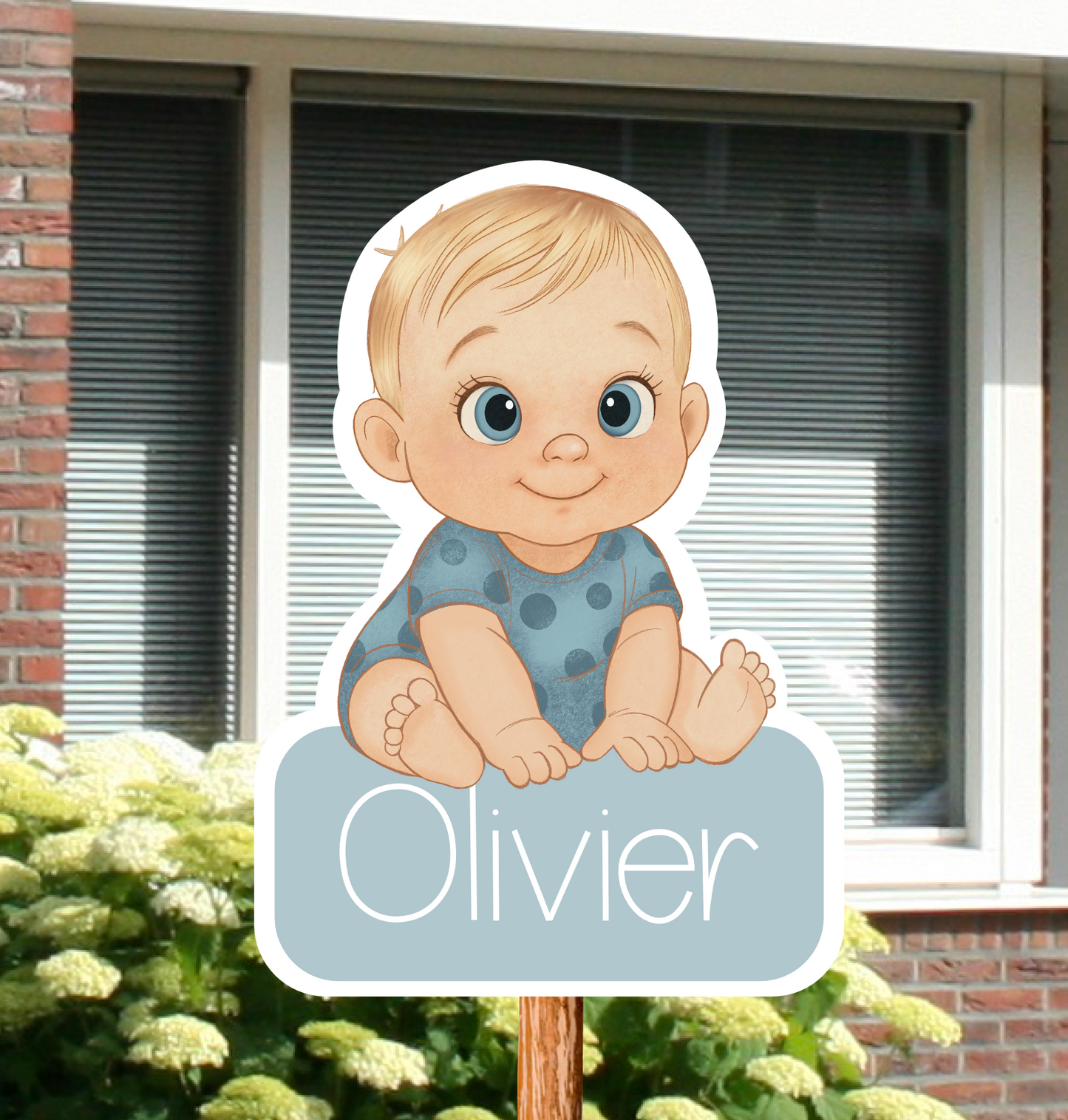 Geboortebord voor in de tuin van een blanke baby, een jongentje. Gepersonaliseerd met naam.