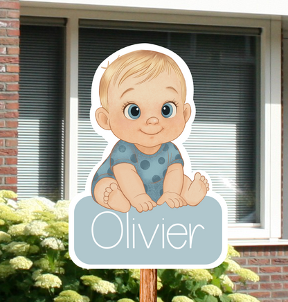 Geboortebord voor in de tuin van een blanke baby, een jongentje. Gepersonaliseerd met naam.