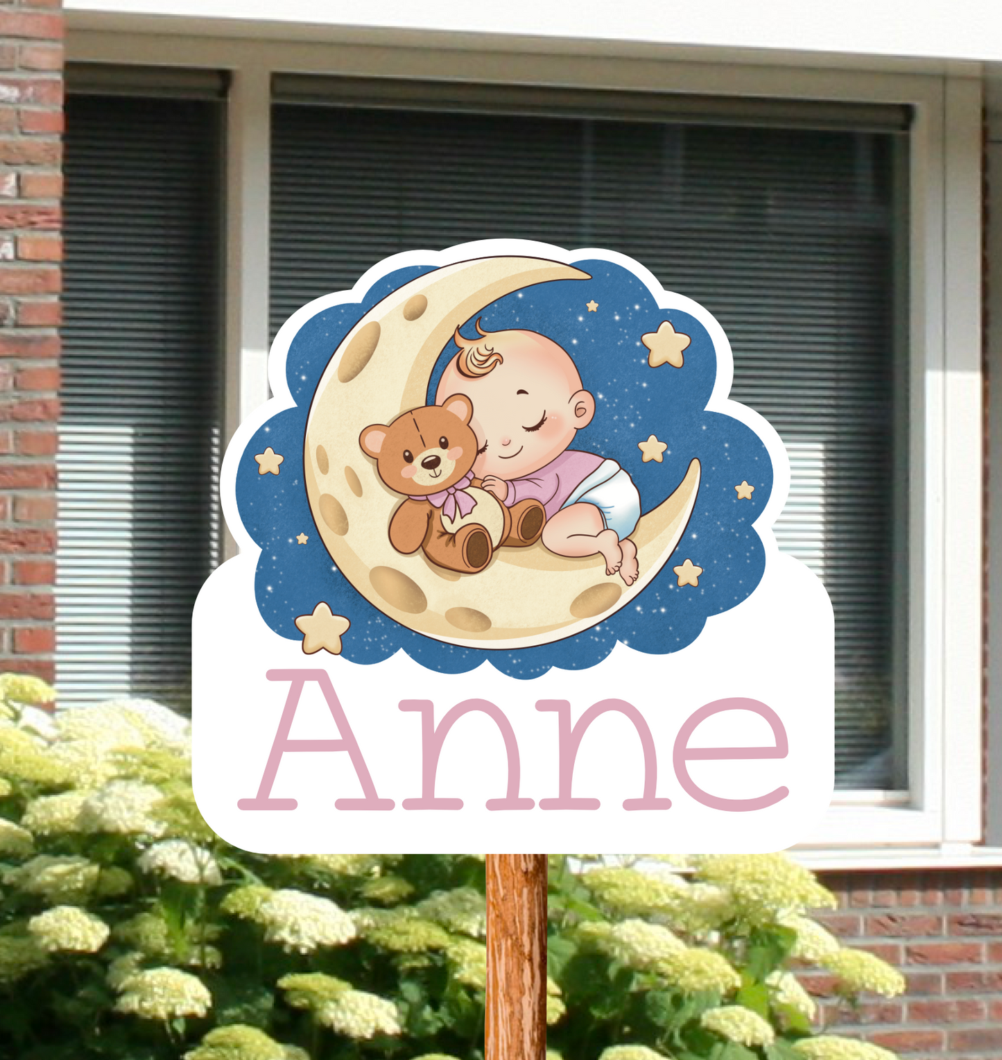 Schattig geboortebord voor in de tuin van een baby meisje, gepersonaliseerd met naam. 