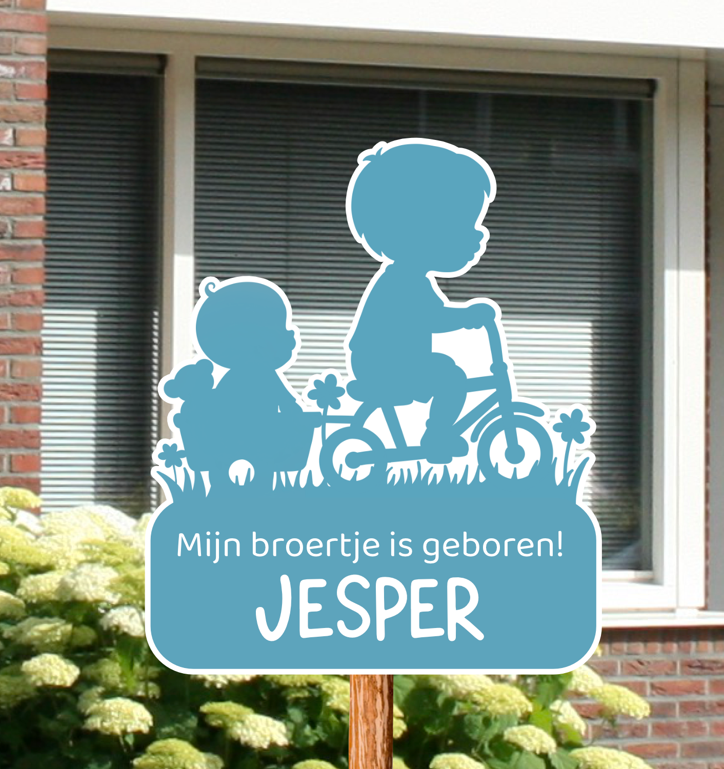 Geboortebord voor in de tuin , met naam en de silhouet van twee broertjes