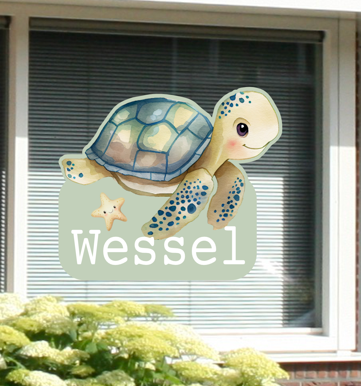 Geboortesticker met naam, en de illustratie van een schildpad.