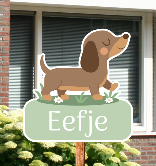 Geboortebord voor in de tuin met naam en de afbeelding van een Teckel.