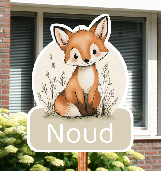 Geboortebord voor in de tuin met naam en de afbeelding van een schattig vosje