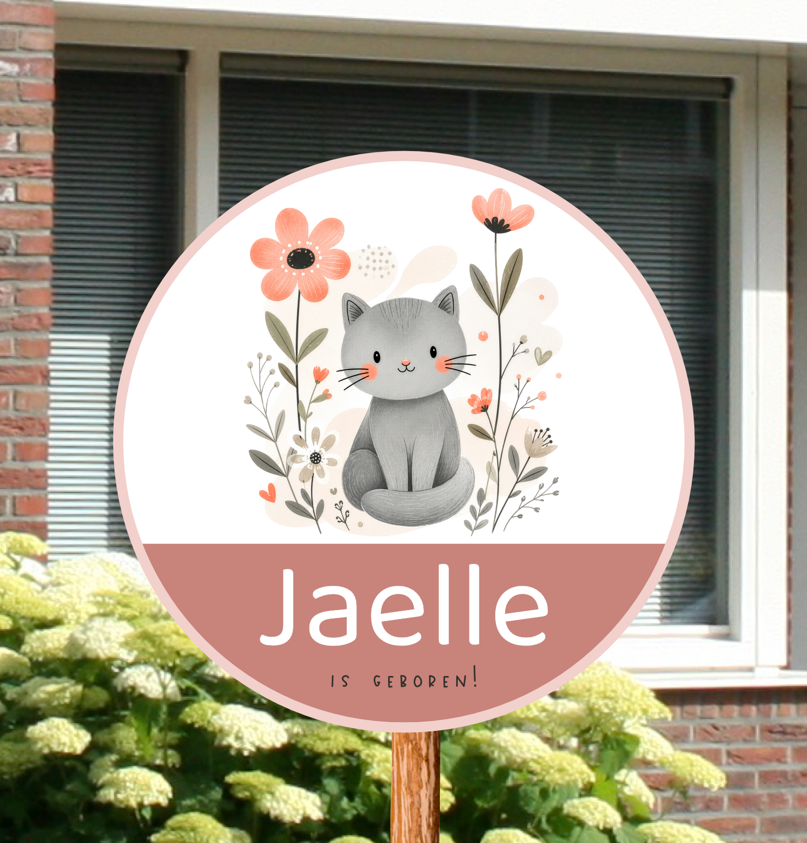 Rond geboortebord met een schattig poesje